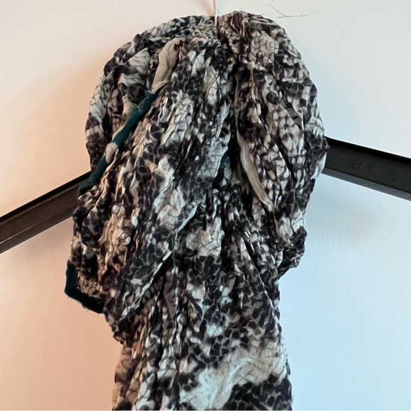 MASSIMO DUTTO SNAKE PRINT SPRING SCARF - Picture 7 of 11